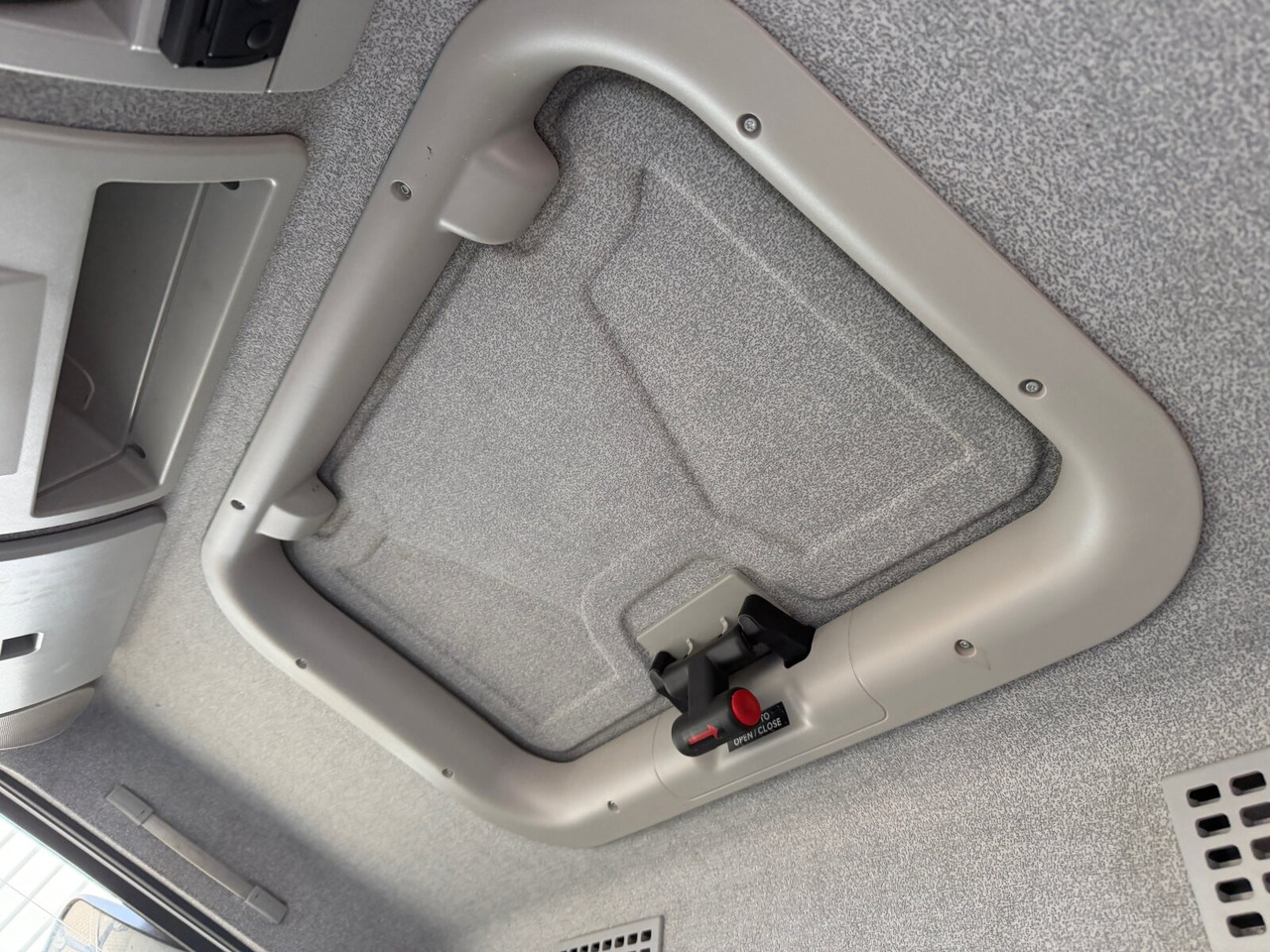 Крюковой мультилифт Iveco EuroCargo ML75E16 4x2 EuroCargo ML75E16 4x2, City-Abroller: фото 6