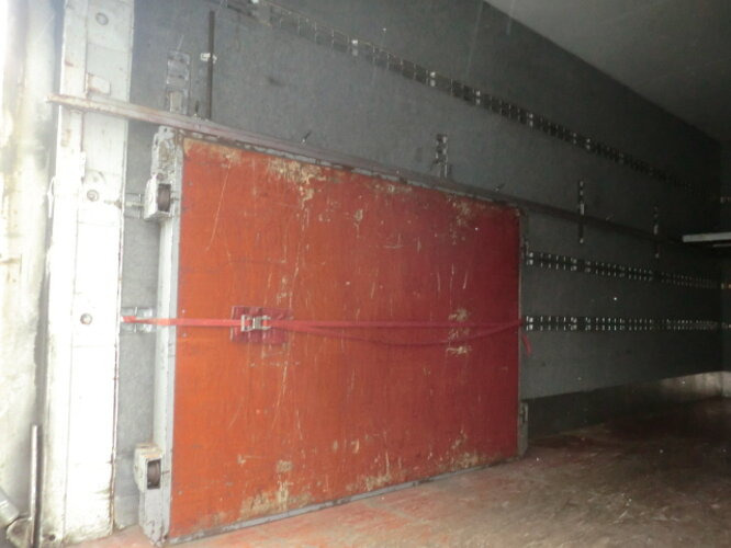 Iveco EuroTech 190E40 4x2 Euro Tech 190E40, Möbelkoffer, 49 cbm - Грузовик с закрытым кузовом: фото 4 Iveco EuroTech 190E40 4x2 Euro Tech 190E40, Möbelkoffer, 49 cbm - Грузовик с закрытым кузовом: фото 4