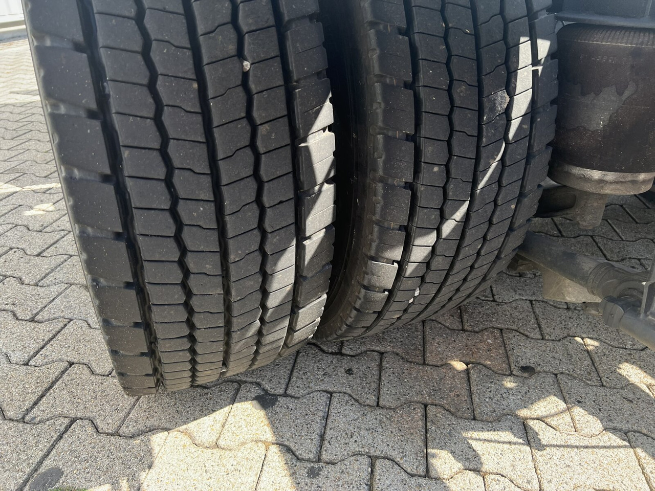 MAN 25/18.284 6x2-4 LL 25/18.284 6x2-4 LL,Kran HMF 1113 K3, Funk, Retarder - Крюковой мультилифт, Автоманипулятор: фото 3 MAN 25/18.284 6x2-4 LL 25/18.284 6x2-4 LL,Kran HMF 1113 K3, Funk, Retarder - Крюковой мультилифт, Автоманипулятор: фото 3