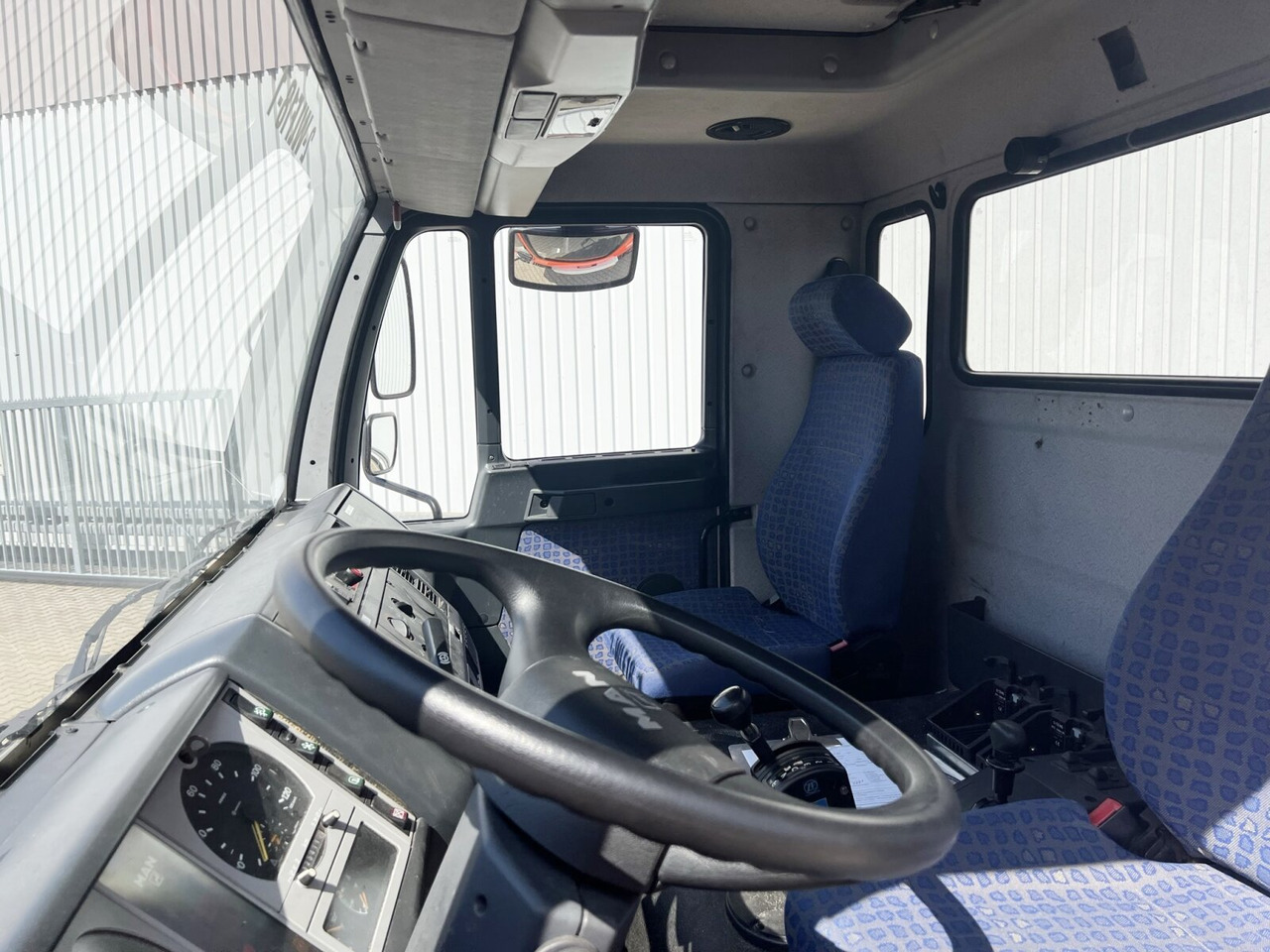 MAN 25/18.284 6x2-4 LL 25/18.284 6x2-4 LL,Kran HMF 1113 K3, Funk, Retarder - Крюковой мультилифт, Автоманипулятор: фото 5 MAN 25/18.284 6x2-4 LL 25/18.284 6x2-4 LL,Kran HMF 1113 K3, Funk, Retarder - Крюковой мультилифт, Автоманипулятор: фото 5