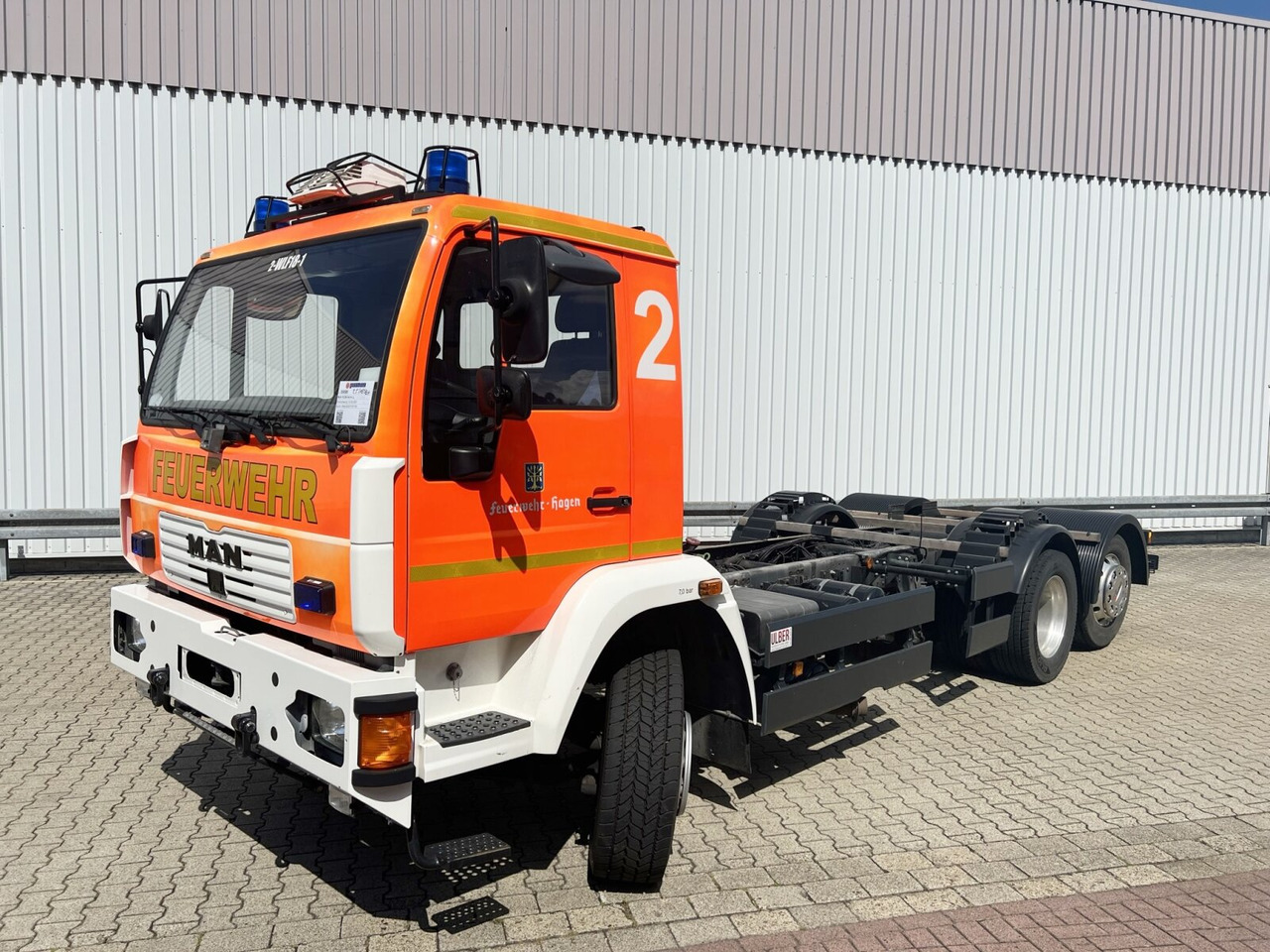 MAN 25/18.284 6x2-4 LL 25/18.284 6x2-4 LL, Retarder, Lenkachse - Грузовик-шасси: фото 1 MAN 25/18.284 6x2-4 LL 25/18.284 6x2-4 LL, Retarder, Lenkachse - Грузовик-шасси: фото 1