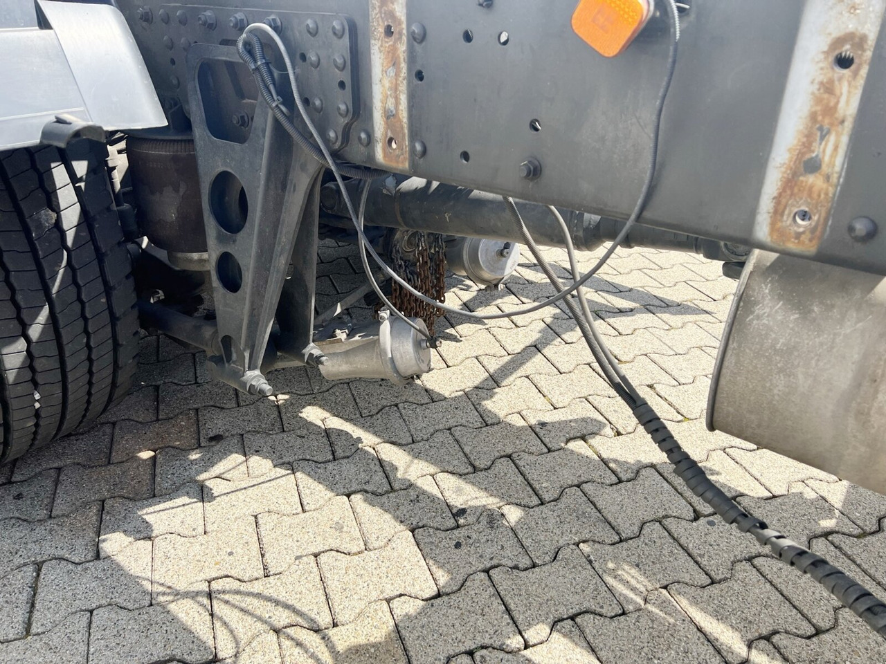 MAN 25/18.284 6x2-4 LL 25/18.284 6x2-4 LL, Retarder, Lenkachse - Грузовик-шасси: фото 2 MAN 25/18.284 6x2-4 LL 25/18.284 6x2-4 LL, Retarder, Lenkachse - Грузовик-шасси: фото 2