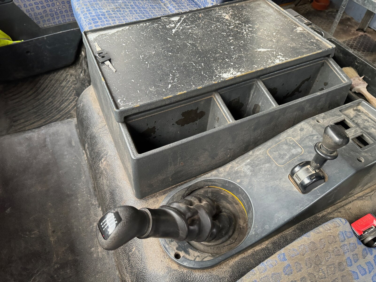 MAN LE 8.180 4X2 BB Doka LE 8.180 4X2 BB Doka, 2x AHK - Самосвал: фото 3 MAN LE 8.180 4X2 BB Doka LE 8.180 4X2 BB Doka, 2x AHK - Самосвал: фото 3