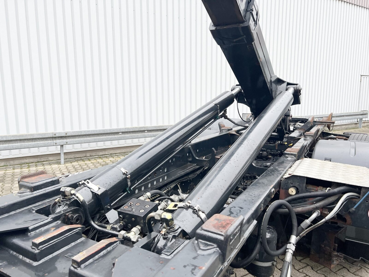 MAN TGA 26.350 6x2-2 BL TGA 26.350/400 6x2-2 BL, Lenk-/Liftachse - Крюковой мультилифт: фото 4 MAN TGA 26.350 6x2-2 BL TGA 26.350/400 6x2-2 BL, Lenk-/Liftachse - Крюковой мультилифт: фото 4