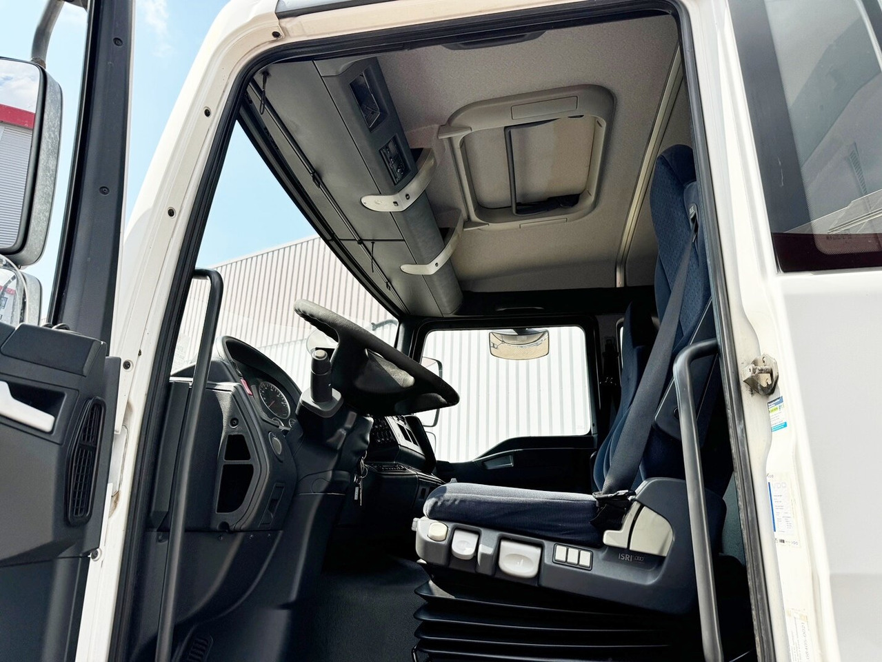 MAN TGA 26.390 6X2-4 BL TGA 26.390 6X2-4 BL, Lenk-/Liftachse, Willig Tankaufbau ca. 20.000l, 3 Kammern - Грузовик-цистерна: фото 4 MAN TGA 26.390 6X2-4 BL TGA 26.390 6X2-4 BL, Lenk-/Liftachse, Willig Tankaufbau ca. 20.000l, 3 Kammern - Грузовик-цистерна: фото 4