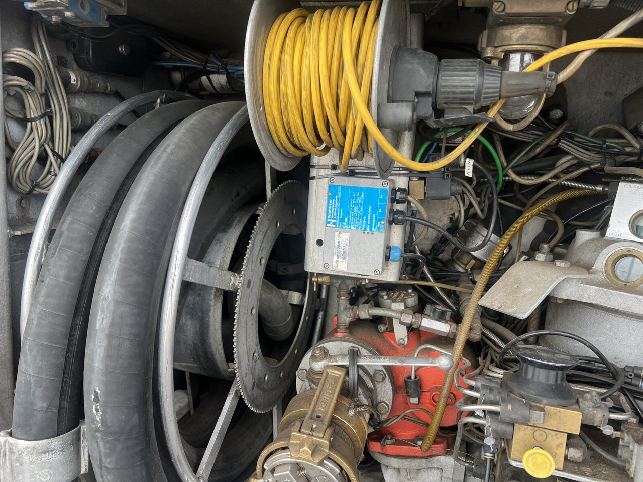 MAN TGA 26.400 6x2-4 BL TGA 26.400 6x2-4 BL, A1, Lenk-/Liftachse, ADR, Kässbohrer Tank ca. 20.820l, 3 Kammern - Грузовик-цистерна: фото 2 MAN TGA 26.400 6x2-4 BL TGA 26.400 6x2-4 BL, A1, Lenk-/Liftachse, ADR, Kässbohrer Tank ca. 20.820l, 3 Kammern - Грузовик-цистерна: фото 2