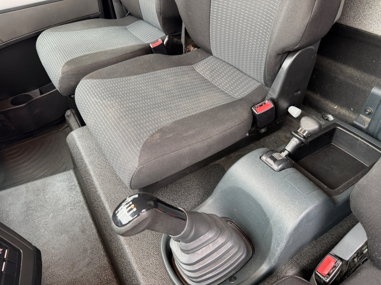 MAN TGL 8.150 4x2 BL TGL 8.150 4x2 BL, Möbelkoffer mit Rolltor - Грузовик с закрытым кузовом: фото 5 MAN TGL 8.150 4x2 BL TGL 8.150 4x2 BL, Möbelkoffer mit Rolltor - Грузовик с закрытым кузовом: фото 5