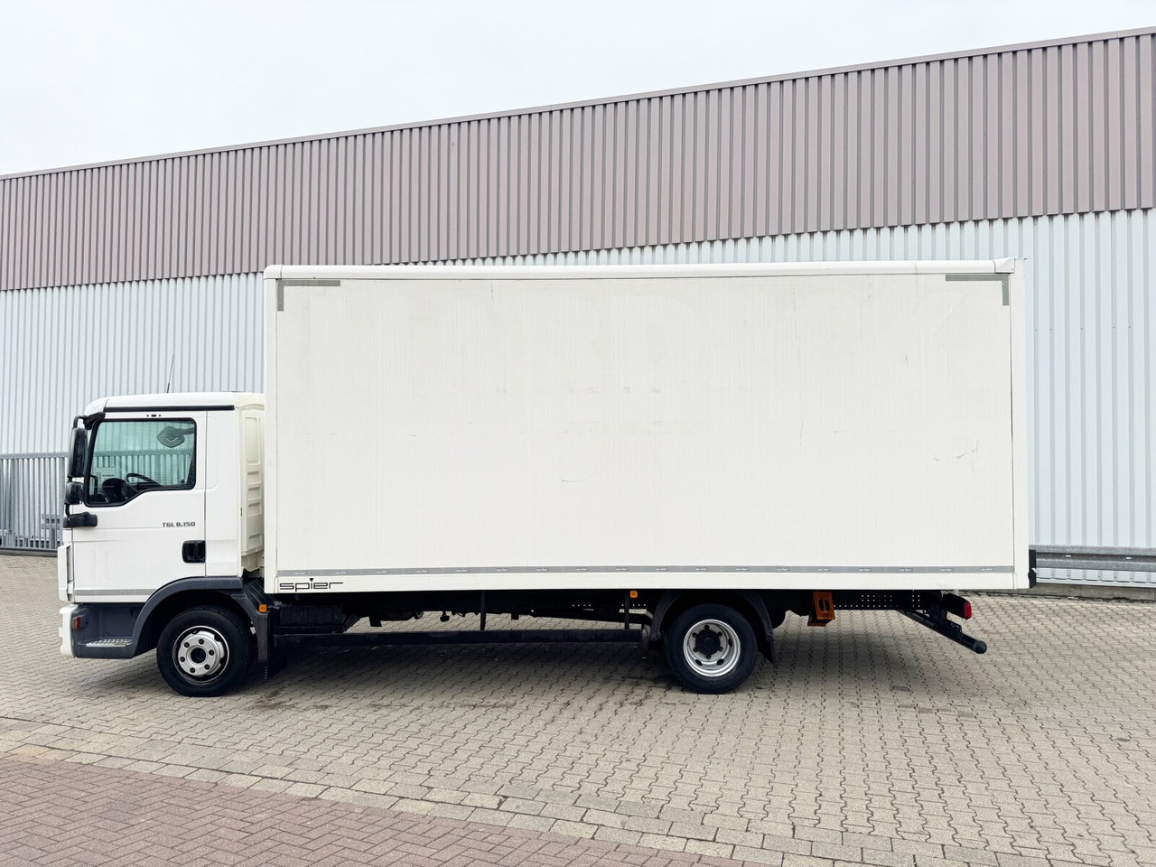 MAN TGL 8.150 4x2 BL TGL 8.150 4x2 BL, Möbelkoffer mit Rolltor - Грузовик с закрытым кузовом: фото 2 MAN TGL 8.150 4x2 BL TGL 8.150 4x2 BL, Möbelkoffer mit Rolltor - Грузовик с закрытым кузовом: фото 2