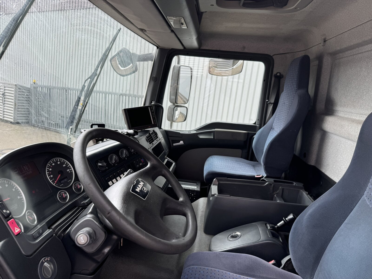 MAN TGM 18.280 4X2 BL TGM 18.280 4X2 BL, Esterer Tankaufbau ca. 13.910l, 2 Kammern - Грузовик-цистерна: фото 3 MAN TGM 18.280 4X2 BL TGM 18.280 4X2 BL, Esterer Tankaufbau ca. 13.910l, 2 Kammern - Грузовик-цистерна: фото 3