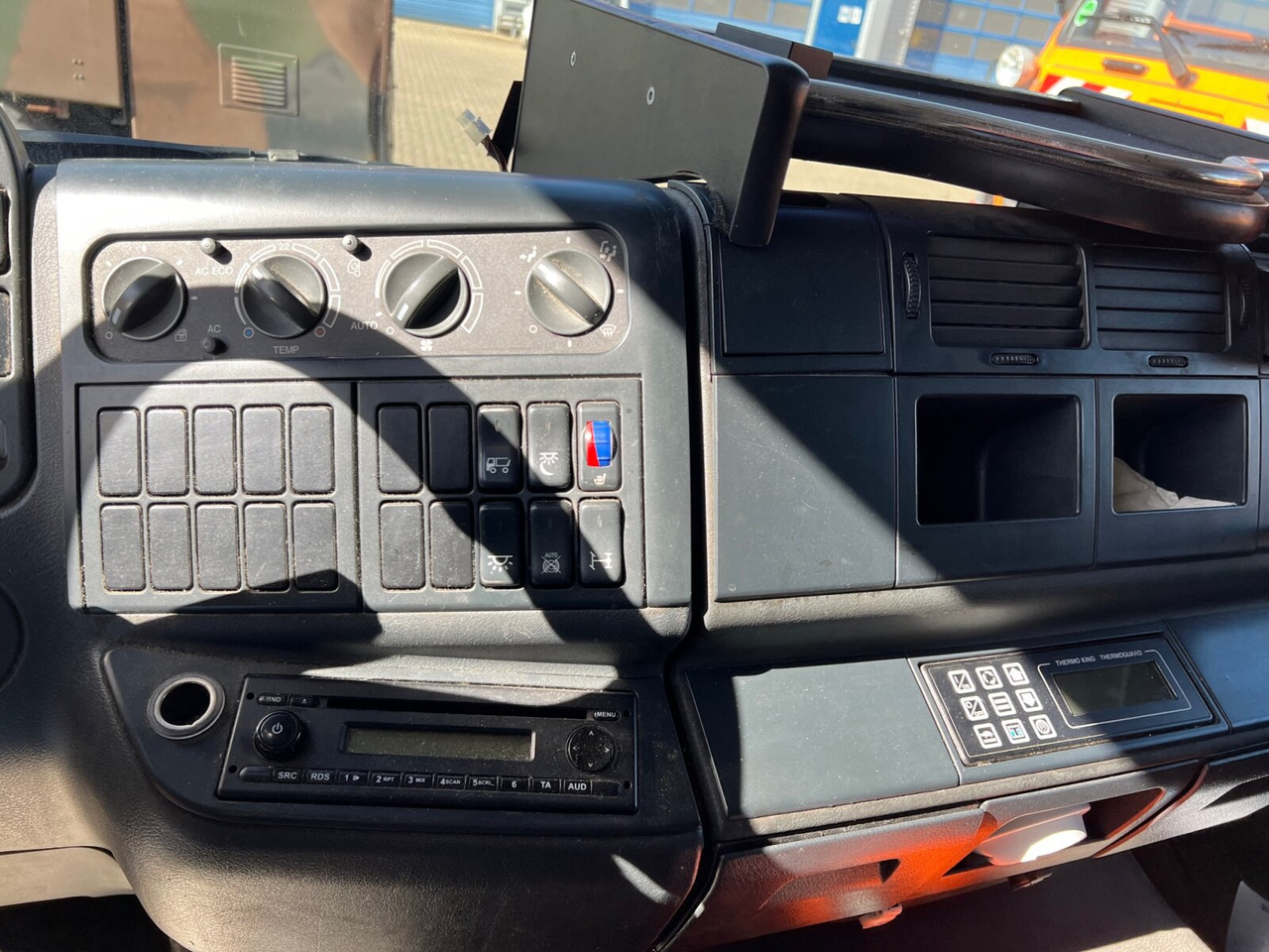 MAN TGM 18.290 4X2 LL TGM 18.290 4X2 LL, Tiefkühlkoffer, Thermoking, unterfaltbare MBB LBW - Рефрижератор: фото 5 MAN TGM 18.290 4X2 LL TGM 18.290 4X2 LL, Tiefkühlkoffer, Thermoking, unterfaltbare MBB LBW - Рефрижератор: фото 5