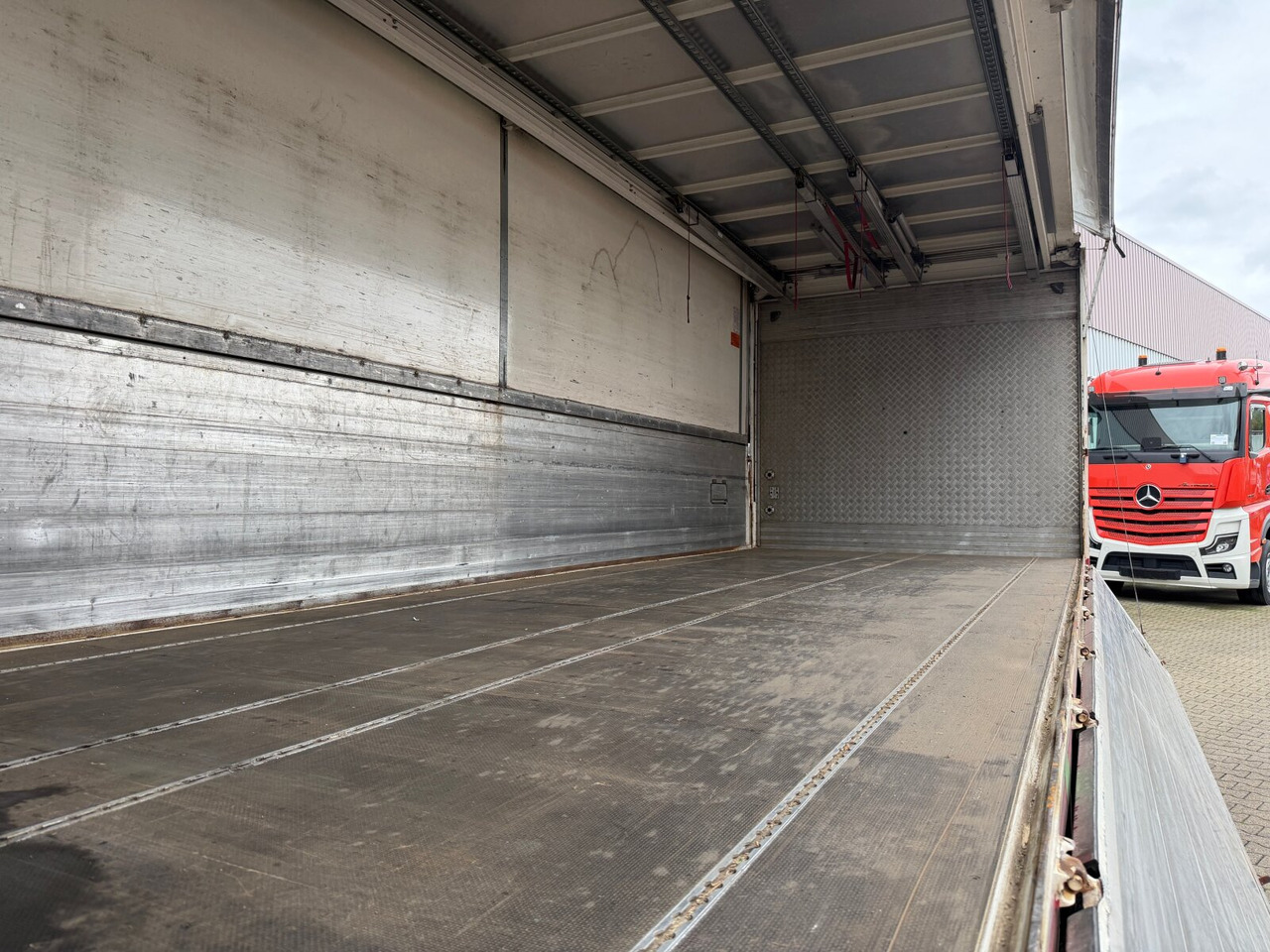 MAN TGM 22.290 6x2-4 LL TGM 22.290 6x2-4 LL, EEV, Lenkachse, 2x AHK, Getränkekoffer, LBW MBB - Грузовик с закрытым кузовом: фото 2 MAN TGM 22.290 6x2-4 LL TGM 22.290 6x2-4 LL, EEV, Lenkachse, 2x AHK, Getränkekoffer, LBW MBB - Грузовик с закрытым кузовом: фото 2