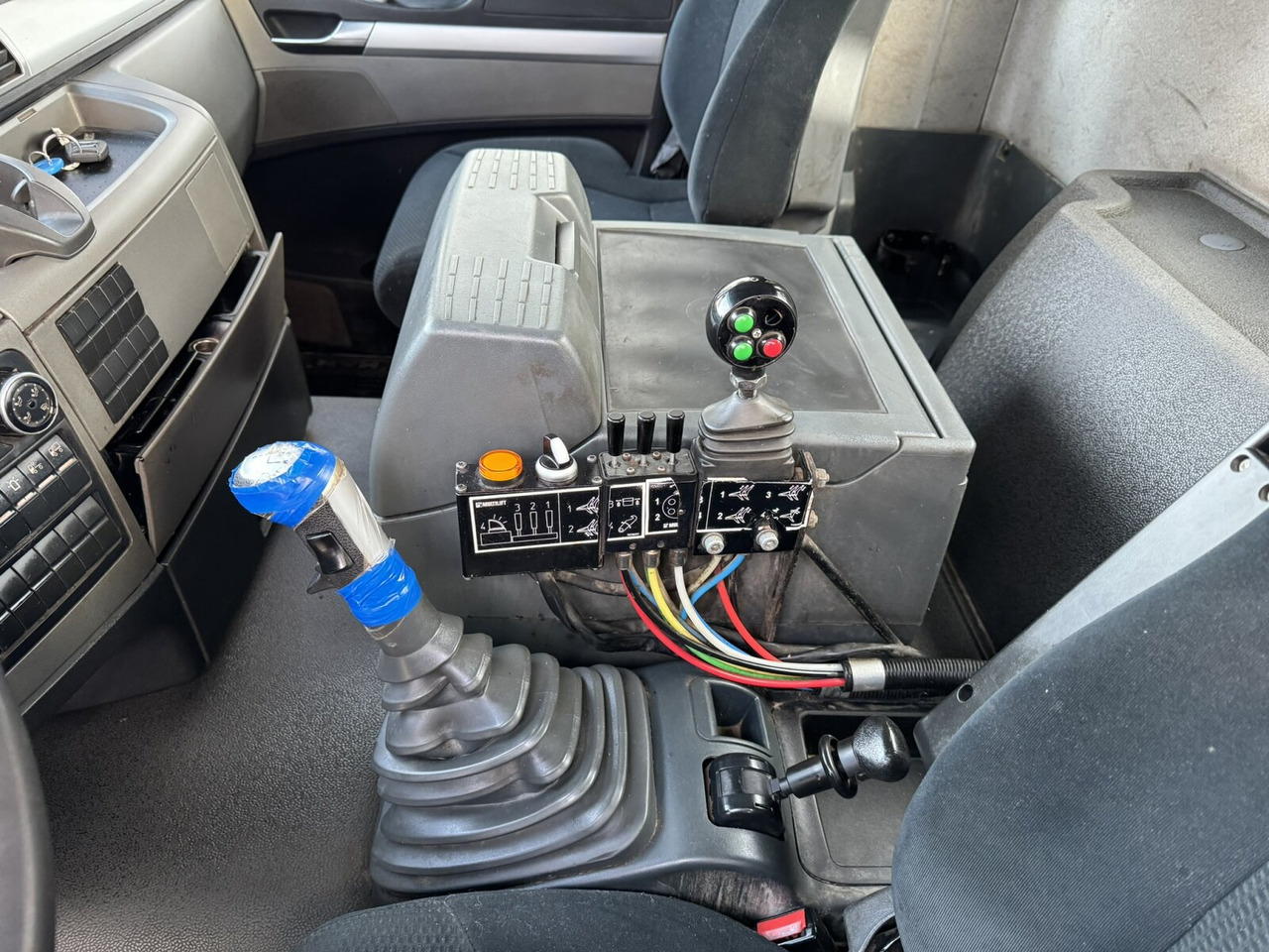 MAN TGS 26.400 6x2/4 BL TGS 26.400 6x2/4 BL mit Vorlauflenk-/liftachse, Multilift - Портальный бункеровоз: фото 3 MAN TGS 26.400 6x2/4 BL TGS 26.400 6x2/4 BL mit Vorlauflenk-/liftachse, Multilift - Портальный бункеровоз: фото 3