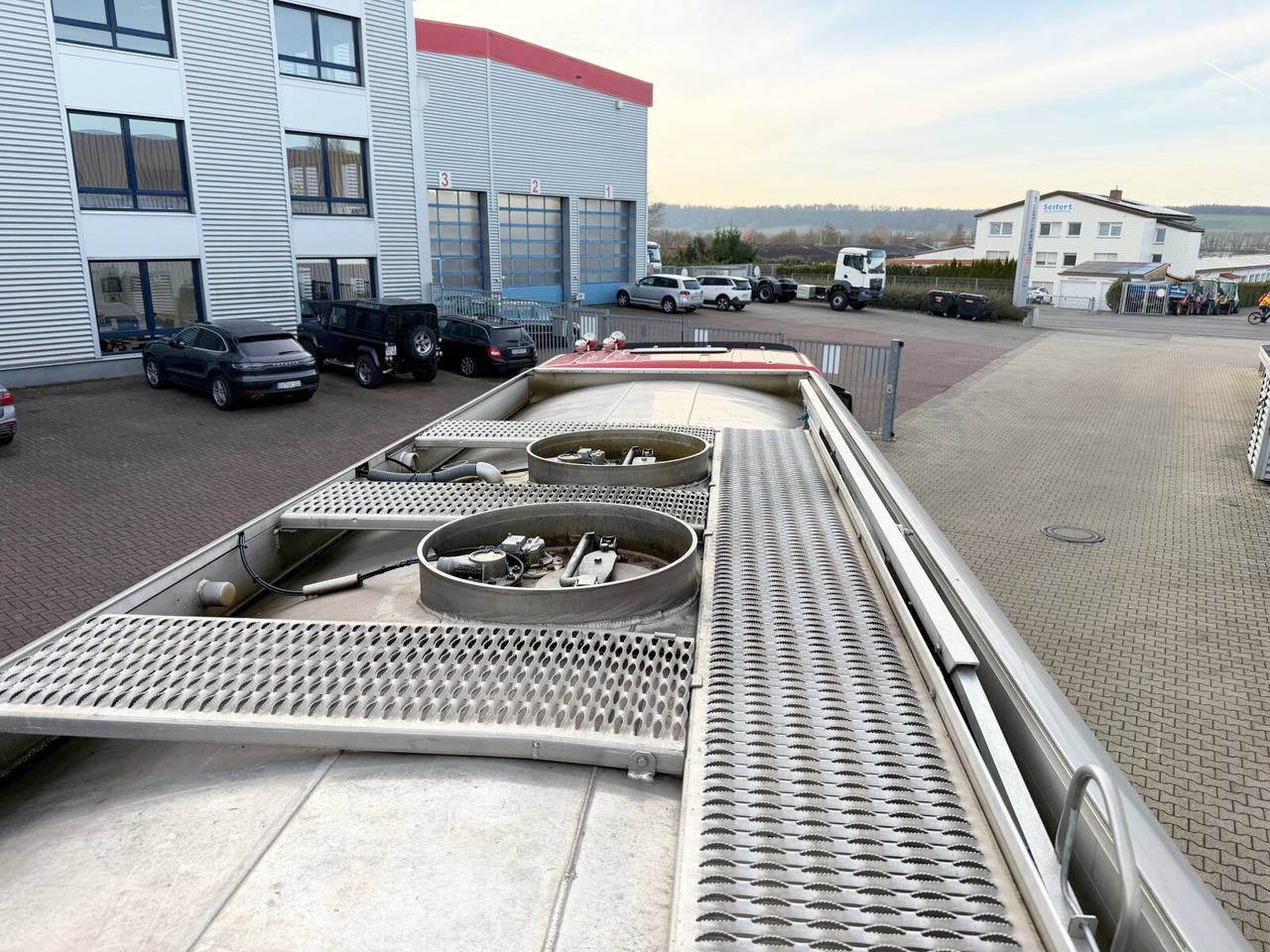 MAN TGS 26.400 6x2-4 LL TGS 26.400 6x2-4 LL, Lenk-/Lift, Navi, ADR, Esterer Tank ca. 19270l, 2 Kammern, Funk - Грузовик-цистерна: фото 4 MAN TGS 26.400 6x2-4 LL TGS 26.400 6x2-4 LL, Lenk-/Lift, Navi, ADR, Esterer Tank ca. 19270l, 2 Kammern, Funk - Грузовик-цистерна: фото 4