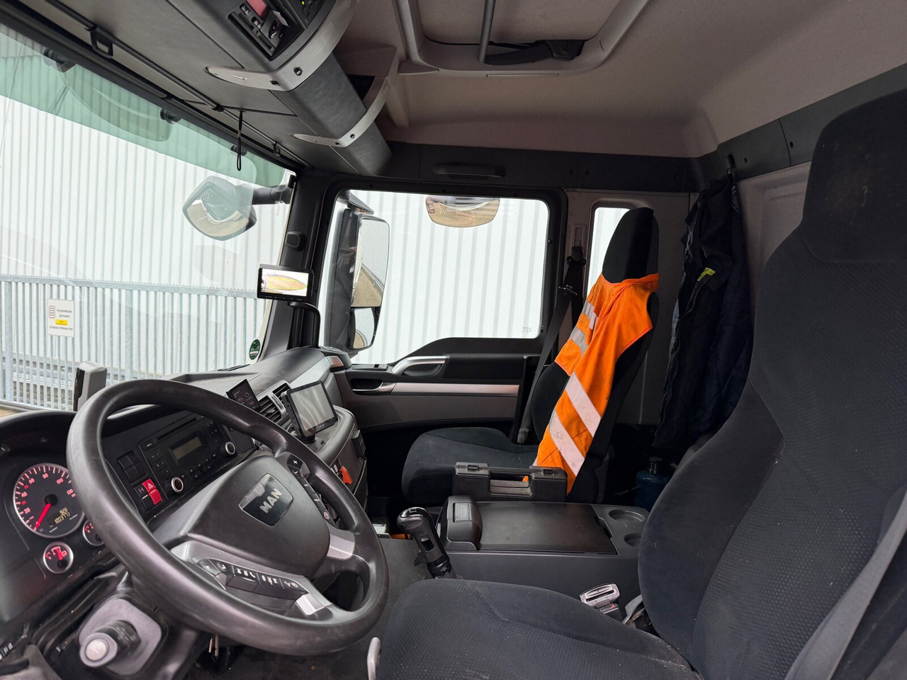 MAN TGS 26.440 6x2-4 BL TGS 26.440 6x2-4 BL, Lenk-/Liftachse, ADR, Esterer Tank ca. 20.340l, 3 Kammern - Грузовик-цистерна: фото 4 MAN TGS 26.440 6x2-4 BL TGS 26.440 6x2-4 BL, Lenk-/Liftachse, ADR, Esterer Tank ca. 20.340l, 3 Kammern - Грузовик-цистерна: фото 4