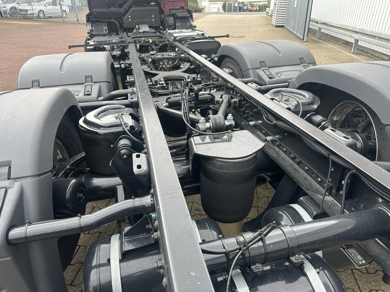 MAN TGS 26.440 6x2-4 LL CH TGS 26.440 6x2-4 LL CH, Lenk-/Liftachse, Navi, LED - Грузовик-шасси: фото 4 MAN TGS 26.440 6x2-4 LL CH TGS 26.440 6x2-4 LL CH, Lenk-/Liftachse, Navi, LED - Грузовик-шасси: фото 4