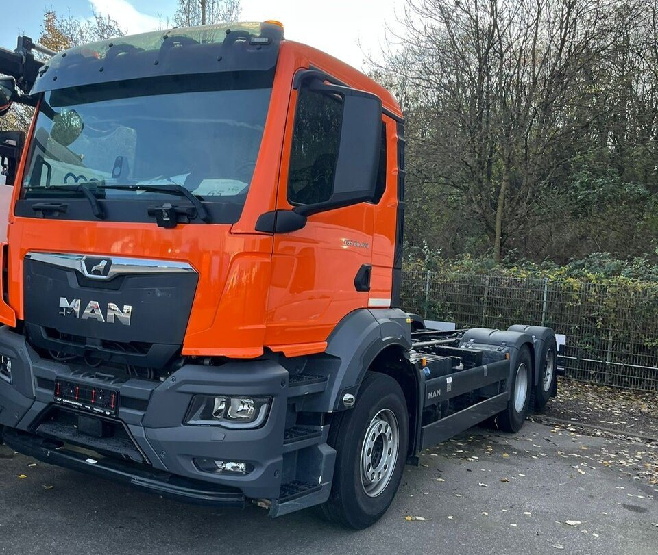 MAN TGS 26.470 6x2-4 BL CH TGS 26.470 6x2-4 BL CH, Lenk-/Liftachse, NMV - Грузовик-шасси: фото 2 MAN TGS 26.470 6x2-4 BL CH TGS 26.470 6x2-4 BL CH, Lenk-/Liftachse, NMV - Грузовик-шасси: фото 2