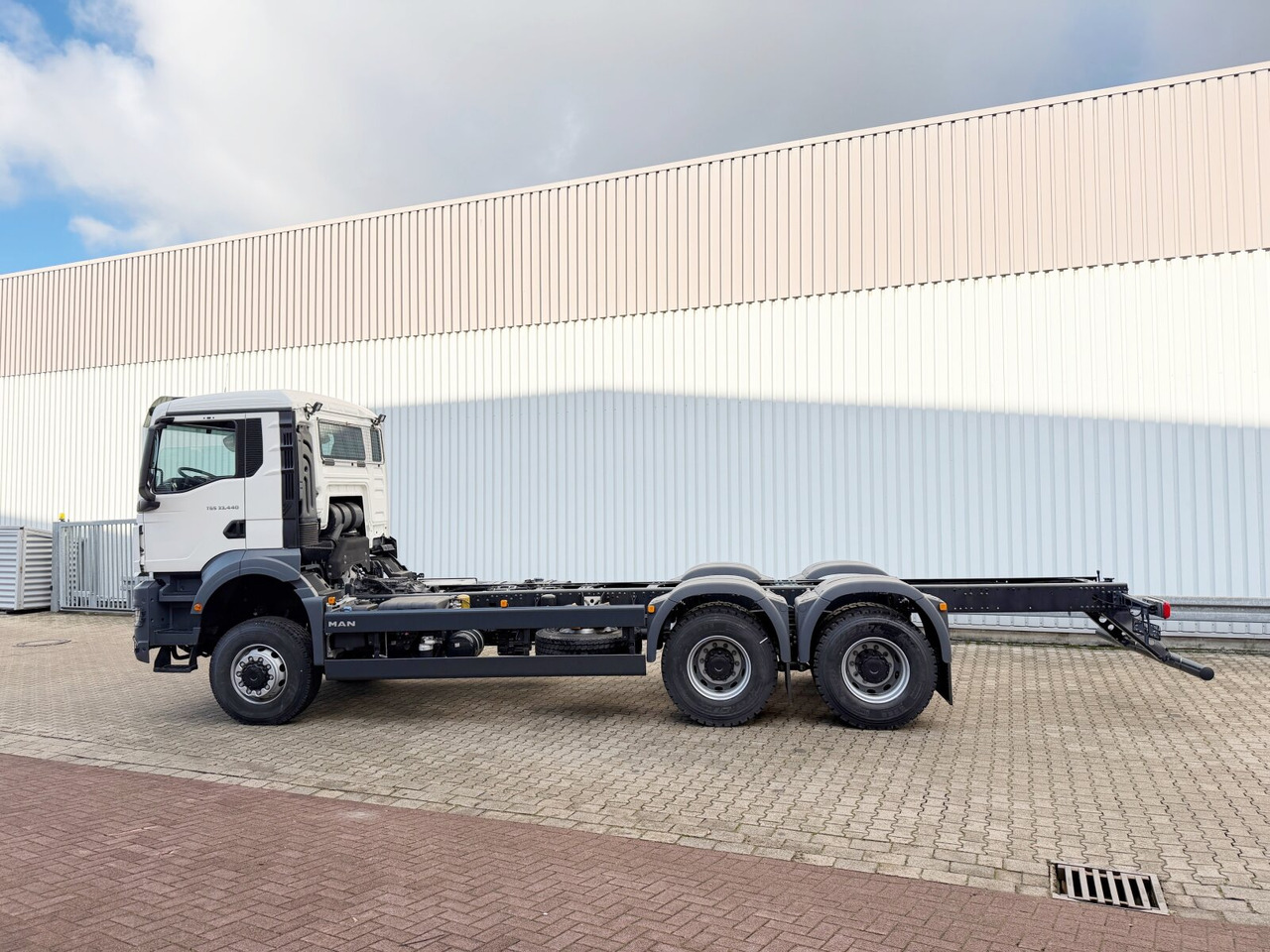 Новый Грузовик-шасси MAN TGS 33.440 6x6 BB CH TGS 33.440 6x6 BB CH, Hohe Bauart, Nebenantrieb: фото 13 Новый Грузовик-шасси MAN TGS 33.440 6x6 BB CH TGS 33.440 6x6 BB CH, Hohe Bauart, Nebenantrieb: фото 13