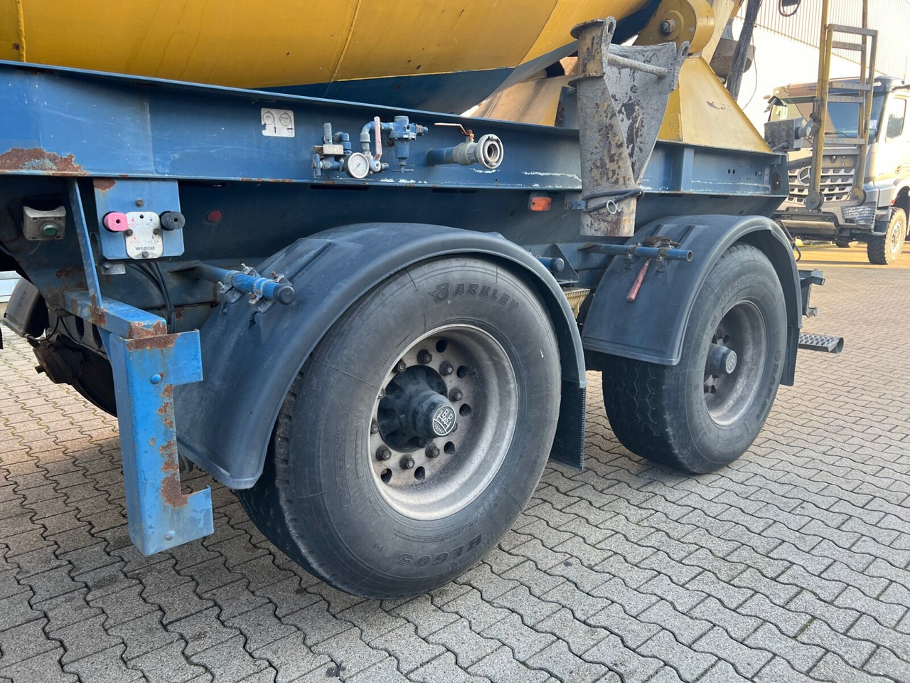 MÜLLER MITTELTAL SF 32 BM/BS mit LIEBHERR Betonmischer ca. 10m³ MÜLLER MITTELTAL SF 32 BM/BS mit LIEBHERR Betonmischer ca. 10m³, Liftachse - Полуприцеп бетоносмеситель: фото 2 MÜLLER MITTELTAL SF 32 BM/BS mit LIEBHERR Betonmischer ca. 10m³ MÜLLER MITTELTAL SF 32 BM/BS mit LIEBHERR Betonmischer ca. 10m³, Liftachse - Полуприцеп бетоносмеситель: фото 2