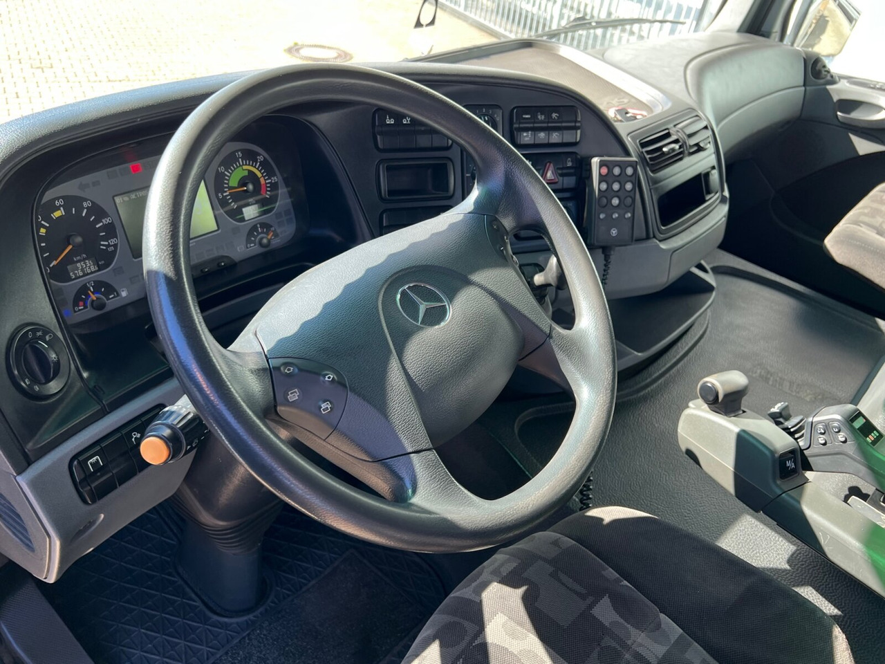 Mercedes-Benz Actros 2541 L 6x2 Actros 2541 L 6x2/48 Retarder, Lenk-/Liftachse - Крюковой мультилифт: фото 4 Mercedes-Benz Actros 2541 L 6x2 Actros 2541 L 6x2/48 Retarder, Lenk-/Liftachse - Крюковой мультилифт: фото 4