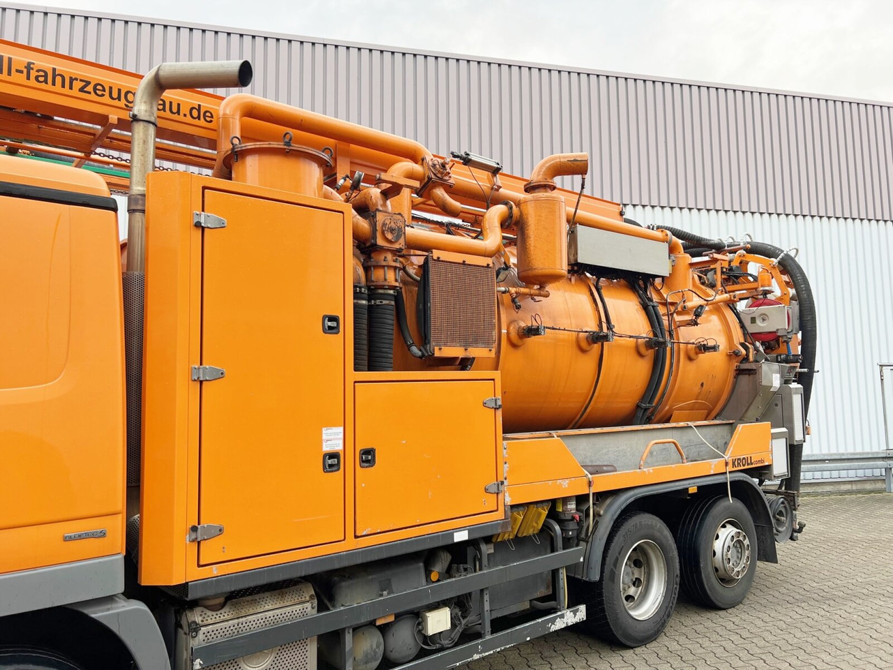 Mercedes-Benz Actros 2544 L 6x2 Actros 2544 L 6x2, Lenkachse, Kroll Saug-/Spülwagen ca. 12m³, Funk - Ассенизатор: фото 4 Mercedes-Benz Actros 2544 L 6x2 Actros 2544 L 6x2, Lenkachse, Kroll Saug-/Spülwagen ca. 12m³, Funk - Ассенизатор: фото 4