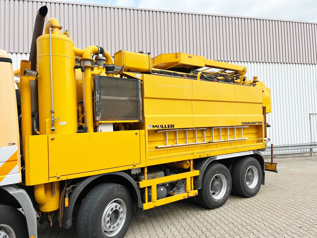 Mercedes-Benz Actros 3243 K 8x4/4 Actros 3243 K 8x4/4, Müller Saug- und Spülwagen ca. 17m³, Rechtslenker - Ассенизатор: фото 5 Mercedes-Benz Actros 3243 K 8x4/4 Actros 3243 K 8x4/4, Müller Saug- und Spülwagen ca. 17m³, Rechtslenker - Ассенизатор: фото 5