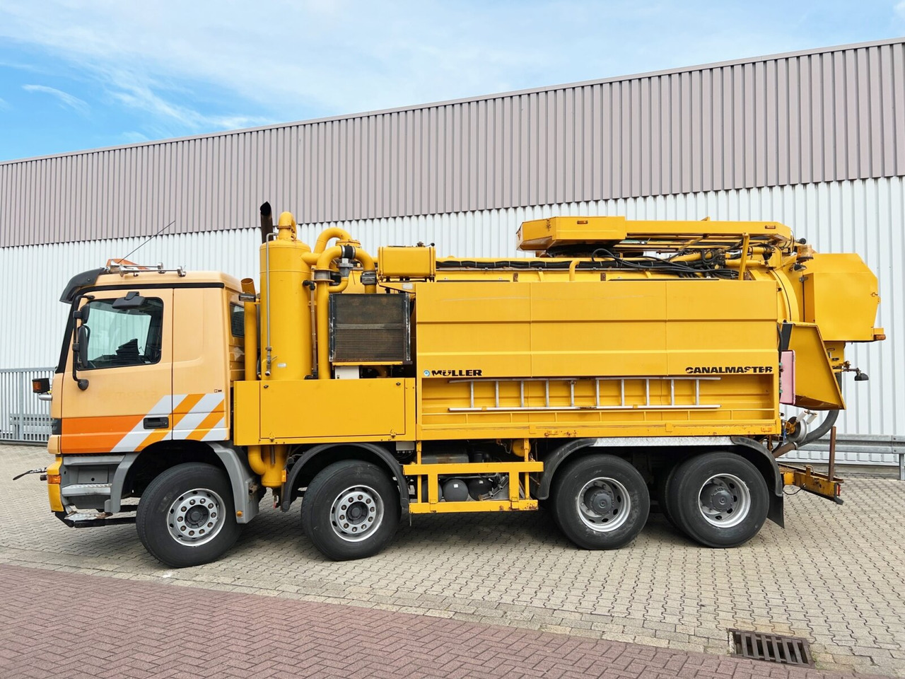 Mercedes-Benz Actros 3243 K 8x4/4 Actros 3243 K 8x4/4, Müller Saug- und Spülwagen ca. 17m³, Rechtslenker - Ассенизатор: фото 3 Mercedes-Benz Actros 3243 K 8x4/4 Actros 3243 K 8x4/4, Müller Saug- und Spülwagen ca. 17m³, Rechtslenker - Ассенизатор: фото 3
