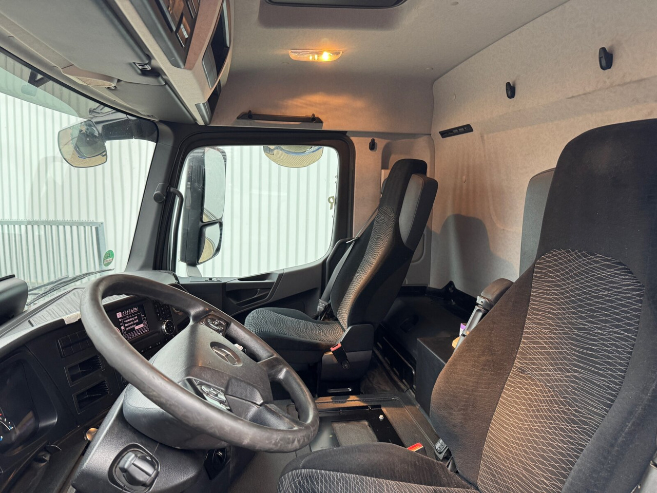 Mercedes-Benz Arocs 2642 6x4 Arocs 2642 6x4 mit Heckkran Atlas AK 186.3 V-2 - Автоманипулятор, Грузовик бортовой/ Платформа: фото 4 Mercedes-Benz Arocs 2642 6x4 Arocs 2642 6x4 mit Heckkran Atlas AK 186.3 V-2 - Автоманипулятор, Грузовик бортовой/ Платформа: фото 4