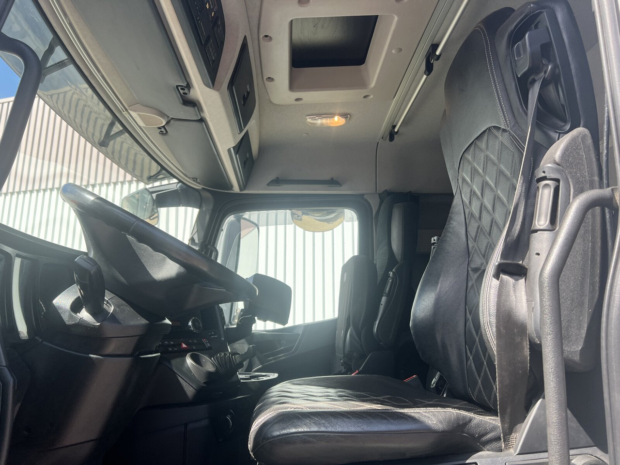 Mercedes-Benz Arocs 3251 LK 8x4/4 Arocs 3251 LK 8x4/4, Retarder, Stahlmulde ca. 15m³, hydr. Heckklappe - Внедорожный самосвал: фото 5 Mercedes-Benz Arocs 3251 LK 8x4/4 Arocs 3251 LK 8x4/4, Retarder, Stahlmulde ca. 15m³, hydr. Heckklappe - Внедорожный самосвал: фото 5