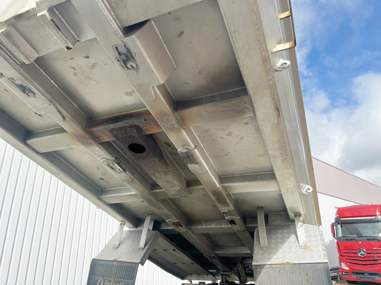 Внедорожный самосвал Mercedes-Benz Arocs 3253 K 8x4/4 Arocs 3253 K 8x4/4, Retarder, Stahlmulde ca. 15m³, hydr. Heckklappenöffnung: фото 13