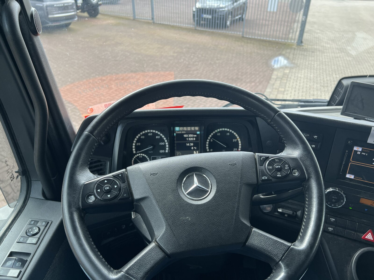 Внедорожный самосвал Mercedes-Benz Arocs 3253 K 8x4/4 Arocs 3253 K 8x4/4, Retarder, Stahlmulde ca. 15m³, hydr. Heckklappenöffnung: фото 7