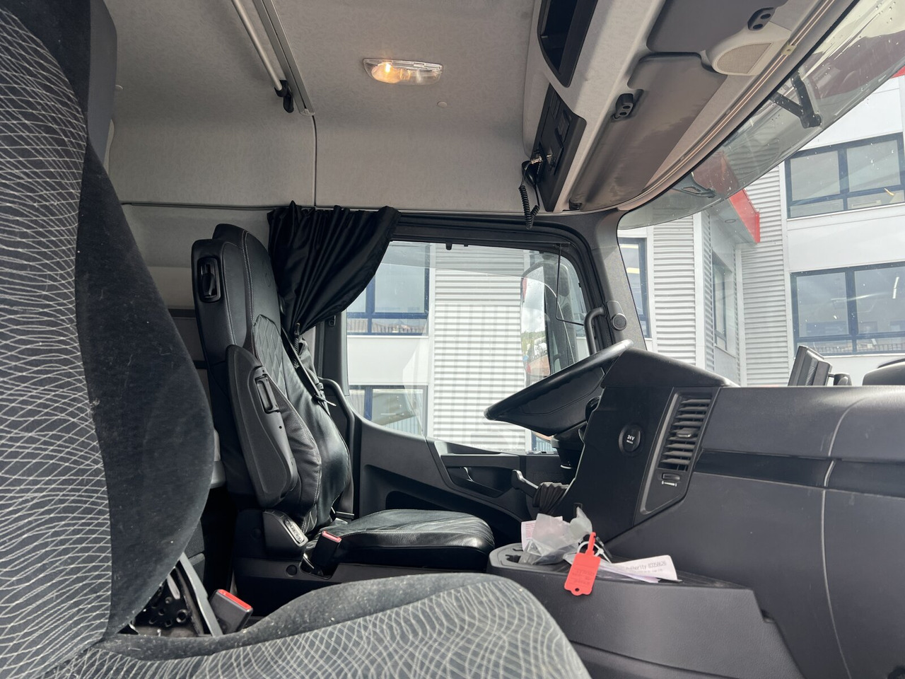 Mercedes-Benz Arocs 3253 K 8x4/4 Arocs 3253 K 8x4/4, Retarder, Stahlmulde ca. 15m³, hydr. Heckklappenöffnung - Внедорожный самосвал: фото 3 Mercedes-Benz Arocs 3253 K 8x4/4 Arocs 3253 K 8x4/4, Retarder, Stahlmulde ca. 15m³, hydr. Heckklappenöffnung - Внедорожный самосвал: фото 3