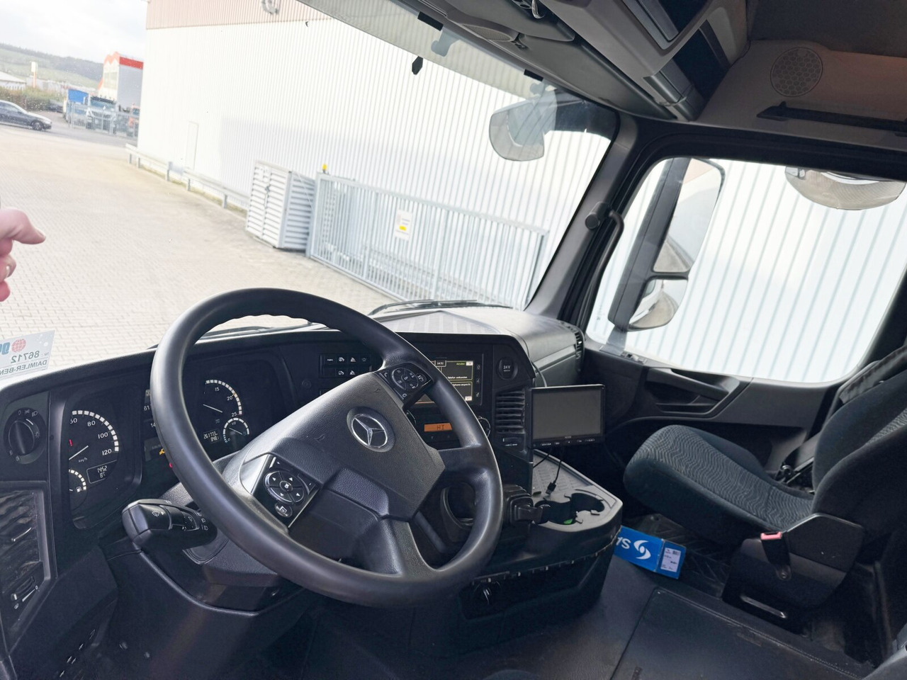 Mercedes-Benz Arocs 3258 LK 8x4/4 Arocs 3258 LK 8x4/4, Retarder, Stahlmulde ca. 14m³, hydr. Heckklappenöffnung - Внедорожный самосвал: фото 4 Mercedes-Benz Arocs 3258 LK 8x4/4 Arocs 3258 LK 8x4/4, Retarder, Stahlmulde ca. 14m³, hydr. Heckklappenöffnung - Внедорожный самосвал: фото 4