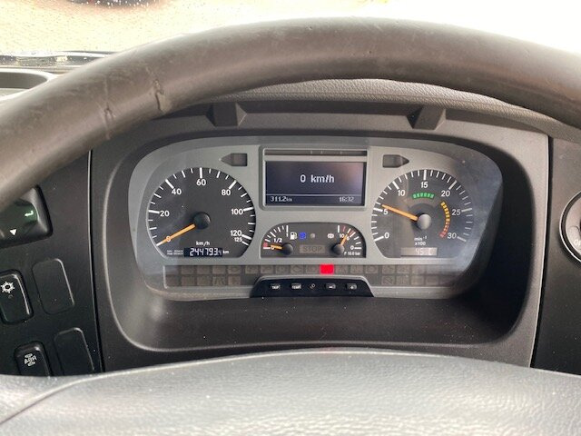 Mercedes-Benz Atego 1524 L 4x2 Atego 1524 L 4x2 Kehrmaschine FAUN Viajet - Подметально-уборочная машина: фото 4 Mercedes-Benz Atego 1524 L 4x2 Atego 1524 L 4x2 Kehrmaschine FAUN Viajet - Подметально-уборочная машина: фото 4