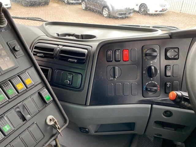 Mercedes-Benz Atego 1524 L 4x2 Atego 1524 L 4x2 Kehrmaschine FAUN Viajet - Подметально-уборочная машина: фото 5 Mercedes-Benz Atego 1524 L 4x2 Atego 1524 L 4x2 Kehrmaschine FAUN Viajet - Подметально-уборочная машина: фото 5