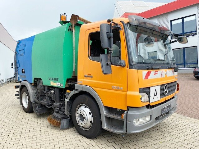 Mercedes-Benz Atego 1524 L 4x2 Atego 1524 L 4x2 Kehrmaschine FAUN Viajet - Подметально-уборочная машина: фото 1 Mercedes-Benz Atego 1524 L 4x2 Atego 1524 L 4x2 Kehrmaschine FAUN Viajet - Подметально-уборочная машина: фото 1