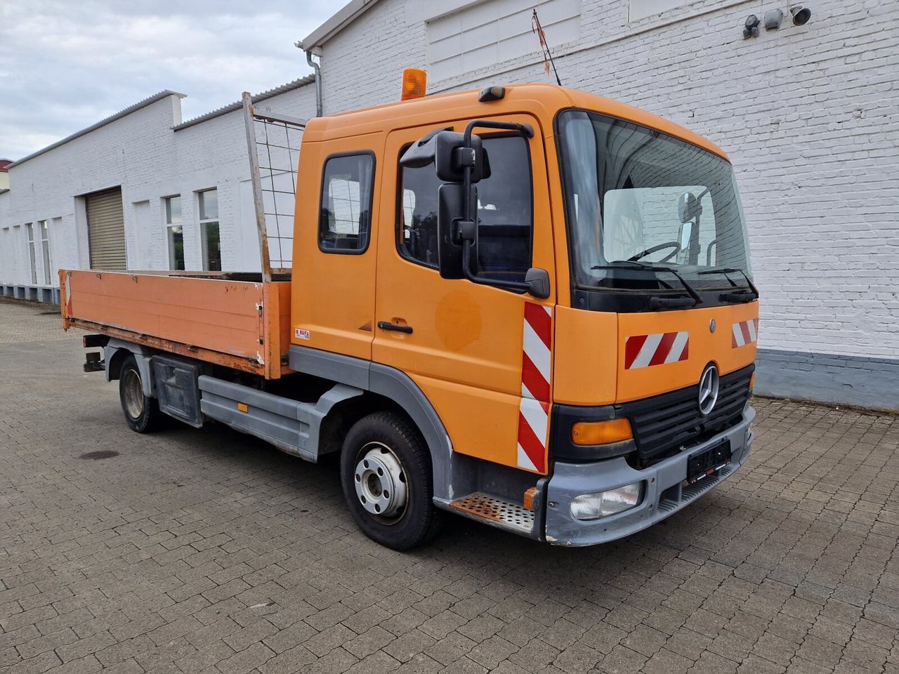 Mercedes-Benz Atego 815 4x2 Atego 815 4x2, 2x AHK - Грузовик бортовой/ Платформа: фото 1 Mercedes-Benz Atego 815 4x2 Atego 815 4x2, 2x AHK - Грузовик бортовой/ Платформа: фото 1
