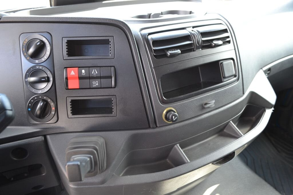 Mercedes-Benz Atego 816 4x2 Atego 816 4x2, City-Abroller - Крюковой мультилифт: фото 4 Mercedes-Benz Atego 816 4x2 Atego 816 4x2, City-Abroller - Крюковой мультилифт: фото 4