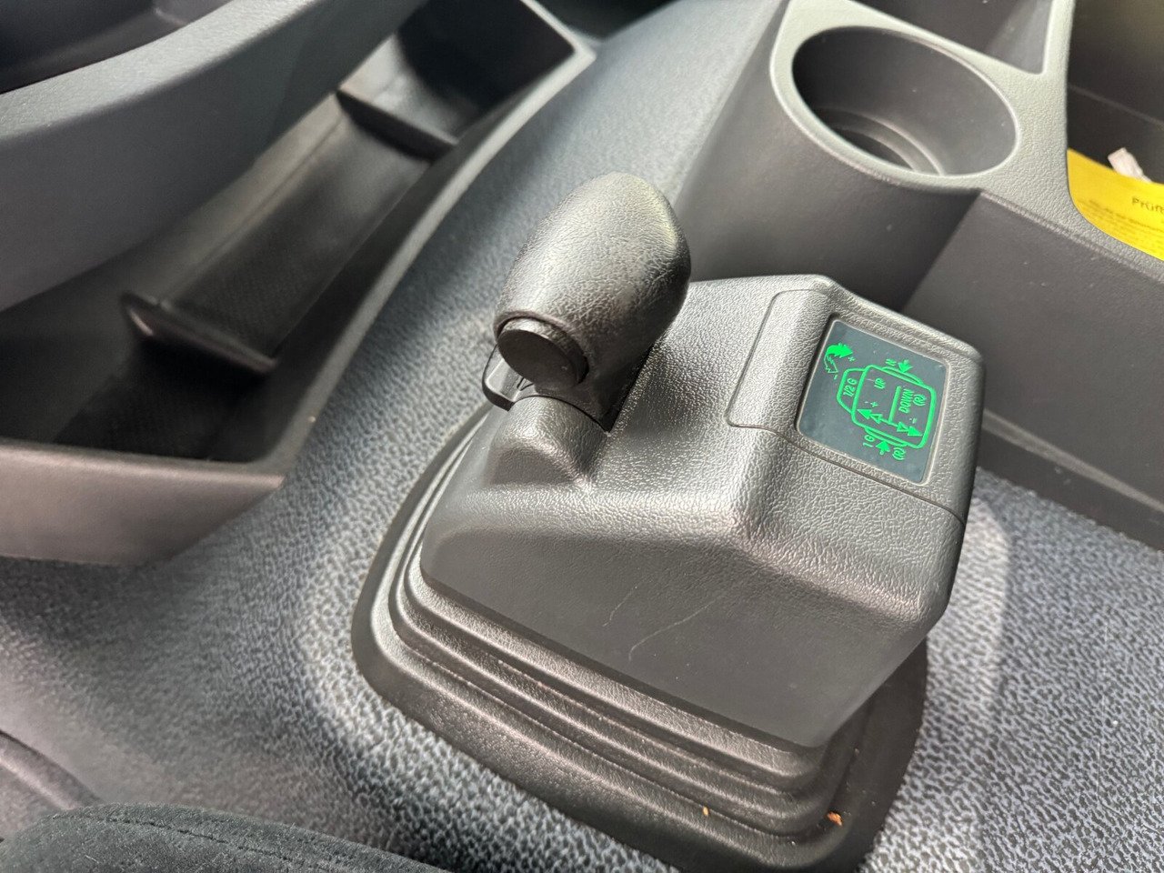 Mercedes-Benz Axor 1833 L 4x2 Axor 1833 L 4x2, Getränkekoffer - Грузовик с закрытым кузовом: фото 5 Mercedes-Benz Axor 1833 L 4x2 Axor 1833 L 4x2, Getränkekoffer - Грузовик с закрытым кузовом: фото 5