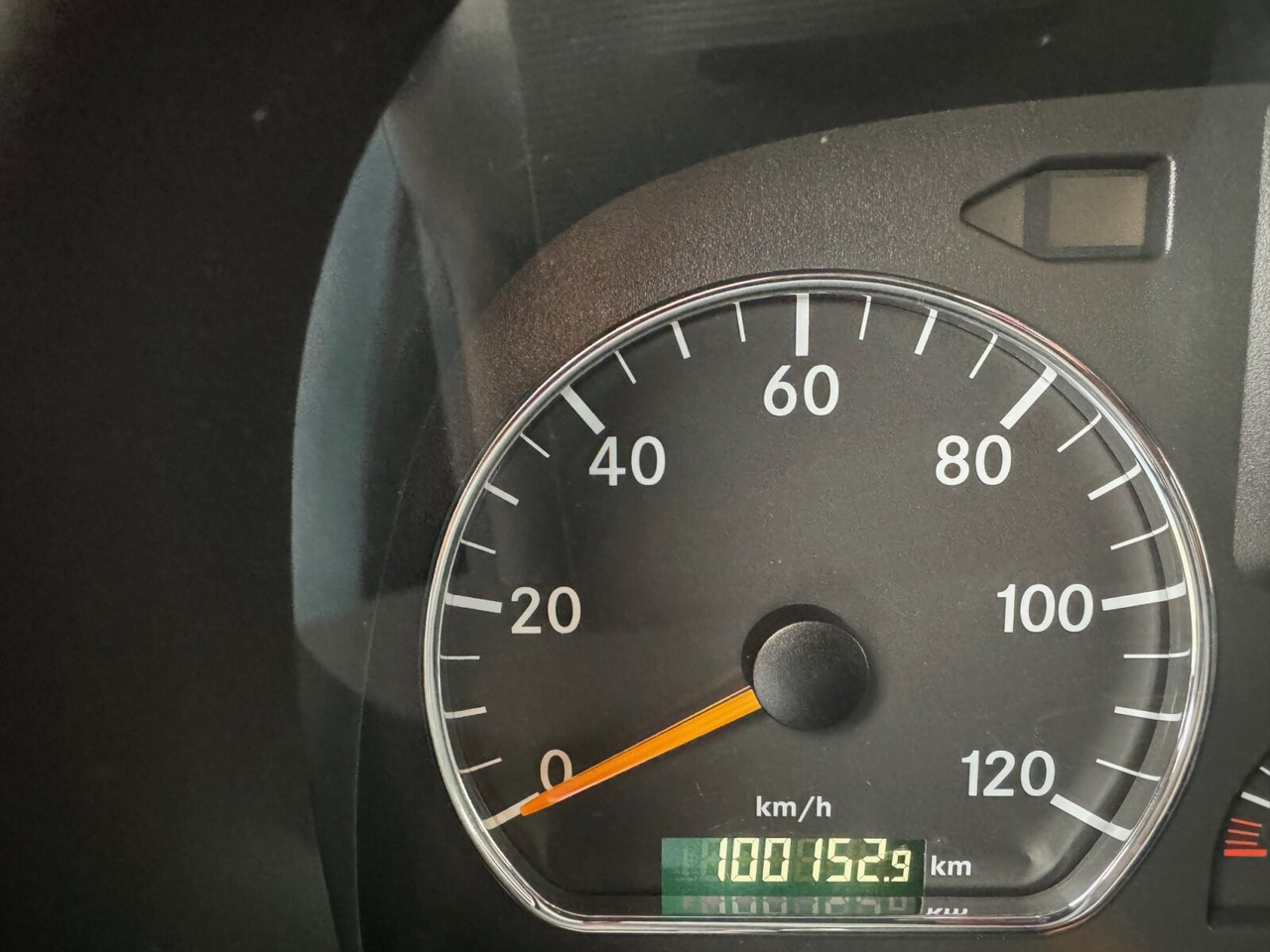 Mercedes-Benz Axor 1833 L 4x2 Axor 1833 L 4x2, Getränkekoffer - Грузовик с закрытым кузовом: фото 4 Mercedes-Benz Axor 1833 L 4x2 Axor 1833 L 4x2, Getränkekoffer - Грузовик с закрытым кузовом: фото 4