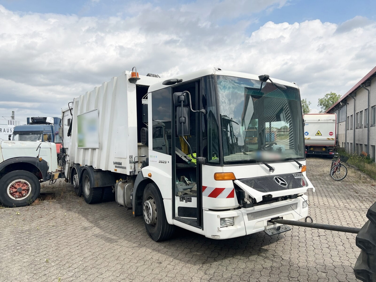 Mercedes-Benz Econic 2629 L/NLA 6x2/4, Ersatzteilspender! Econic 2629 L/NLA 6x2/4, EEV, Lenkachse, FAUN Variopress 522, Zöller-Schüttung, Ersatzteilspender! - Мусоровоз: фото 1 Mercedes-Benz Econic 2629 L/NLA 6x2/4, Ersatzteilspender! Econic 2629 L/NLA 6x2/4, EEV, Lenkachse, FAUN Variopress 522, Zöller-Schüttung, Ersatzteilspender! - Мусоровоз: фото 1