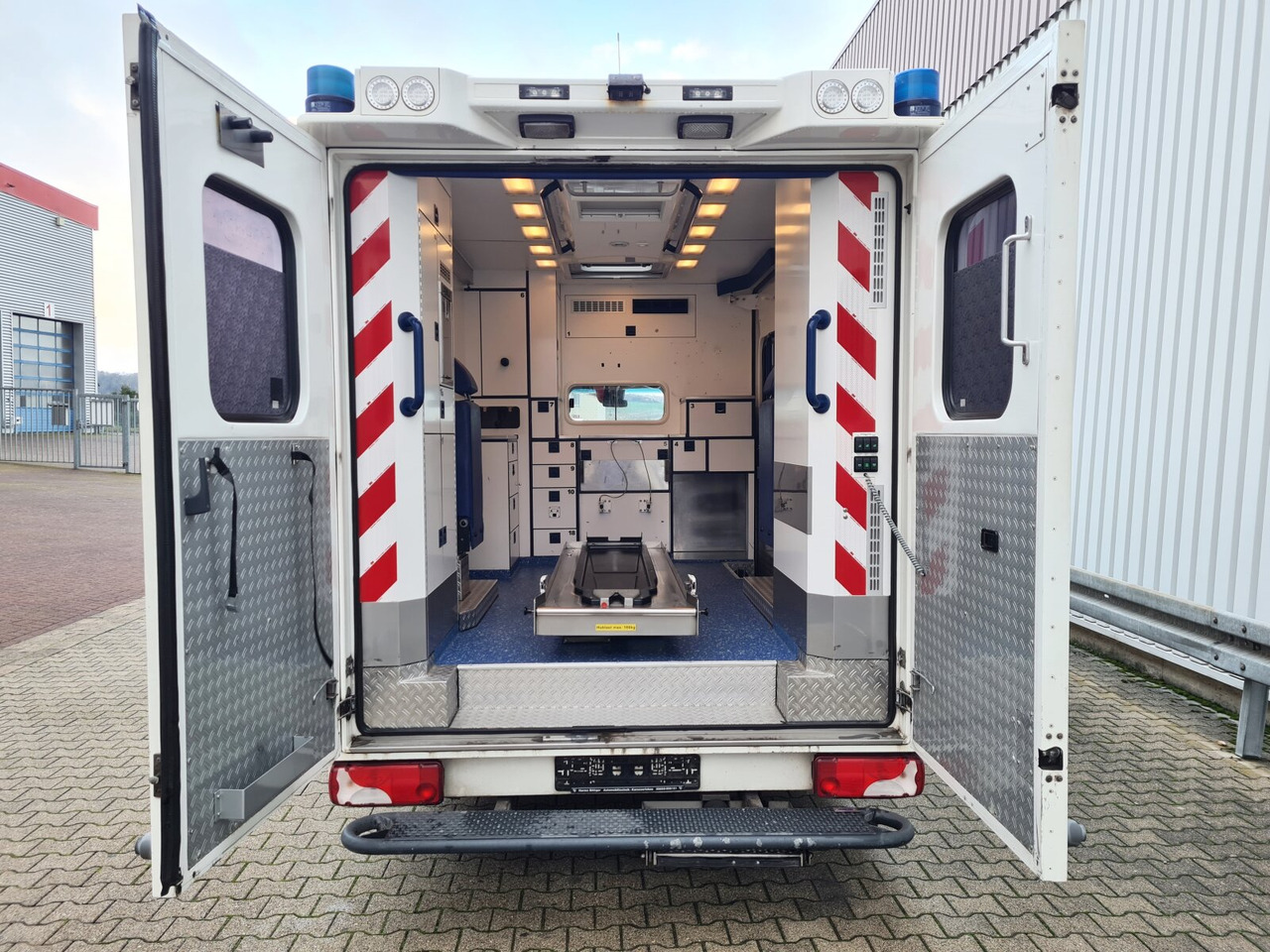 Mercedes-Benz Sprinter 516 CDI 4x2 Sprinter 516 CDI 4x2, Rettungswagen - Цельнометаллический фургон: фото 5 Mercedes-Benz Sprinter 516 CDI 4x2 Sprinter 516 CDI 4x2, Rettungswagen - Цельнометаллический фургон: фото 5