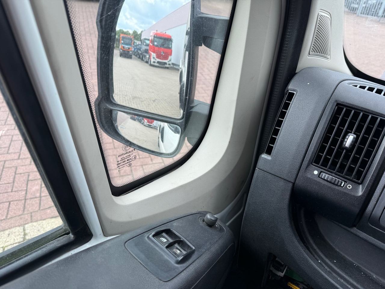 Peugeot Boxer 4x2 Doka Boxer 4x2 Doka - Малотоннажный бортовой грузовик, Грузопассажирский фургон: фото 5 Peugeot Boxer 4x2 Doka Boxer 4x2 Doka - Малотоннажный бортовой грузовик, Грузопассажирский фургон: фото 5