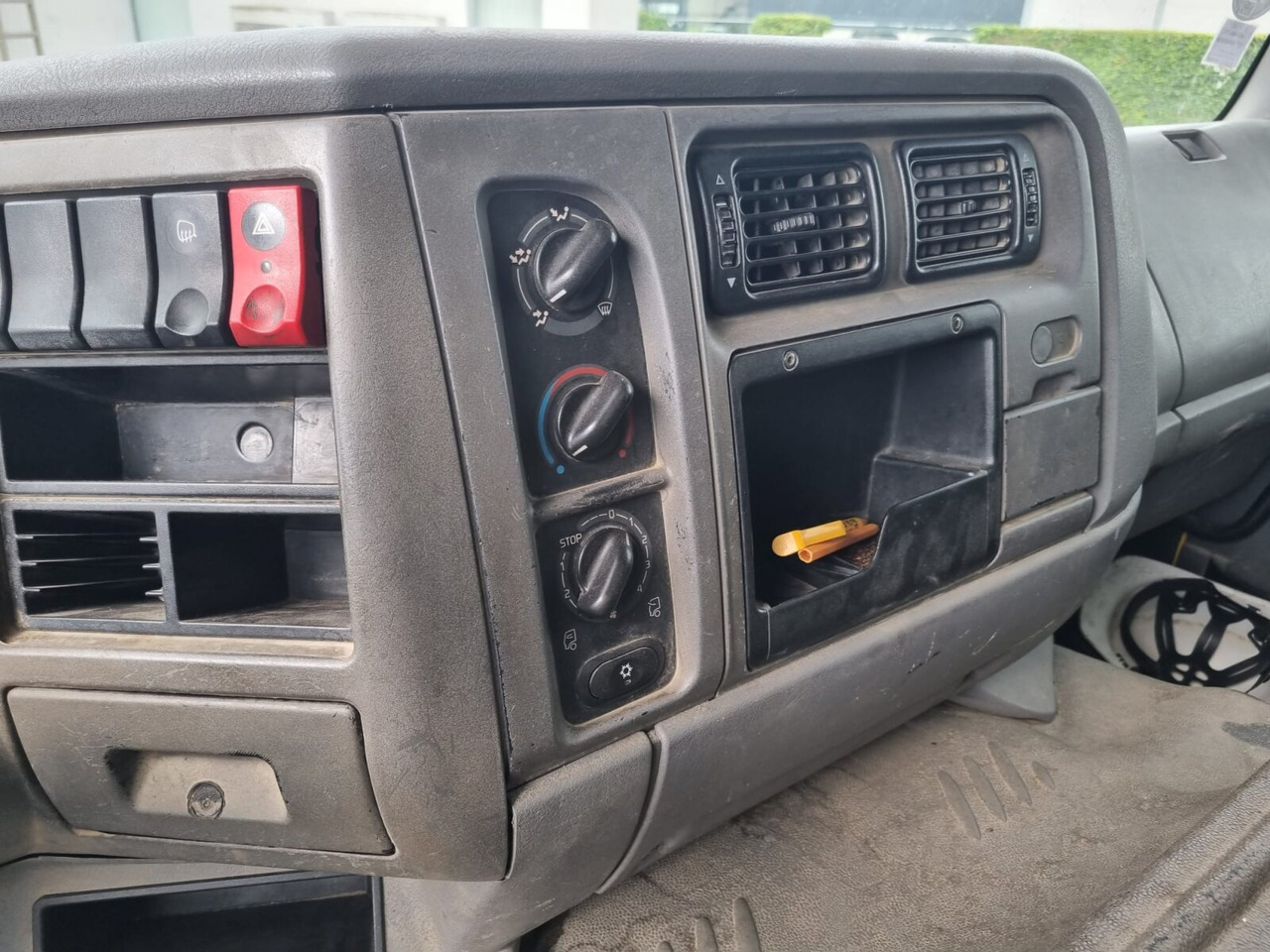 Renault Kerax 380.26 6x4 Kerax 380.26 6x4, Bordmatik links - Самосвал: фото 2 Renault Kerax 380.26 6x4 Kerax 380.26 6x4, Bordmatik links - Самосвал: фото 2