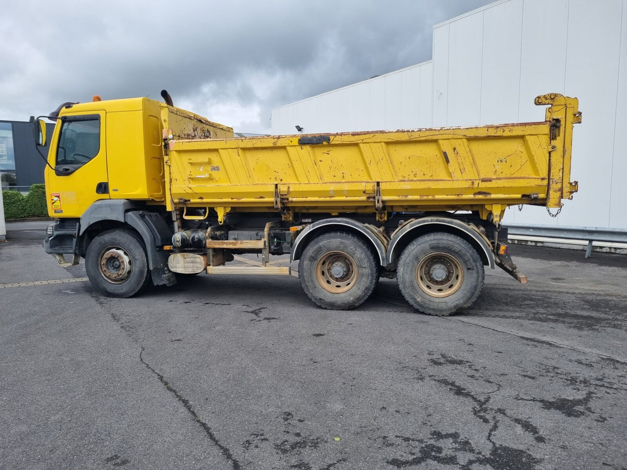 Renault Kerax 380.26 6x4 Kerax 380.26 6x4, Bordmatik links - Самосвал: фото 4 Renault Kerax 380.26 6x4 Kerax 380.26 6x4, Bordmatik links - Самосвал: фото 4