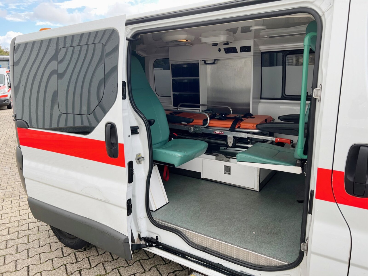 Машина скорой помощи Renault Trafik 2.0 dCi115 4x2 Trafik 2.0 dCi115 4x2, Krankentransporter: фото 10 Машина скорой помощи Renault Trafik 2.0 dCi115 4x2 Trafik 2.0 dCi115 4x2, Krankentransporter: фото 10