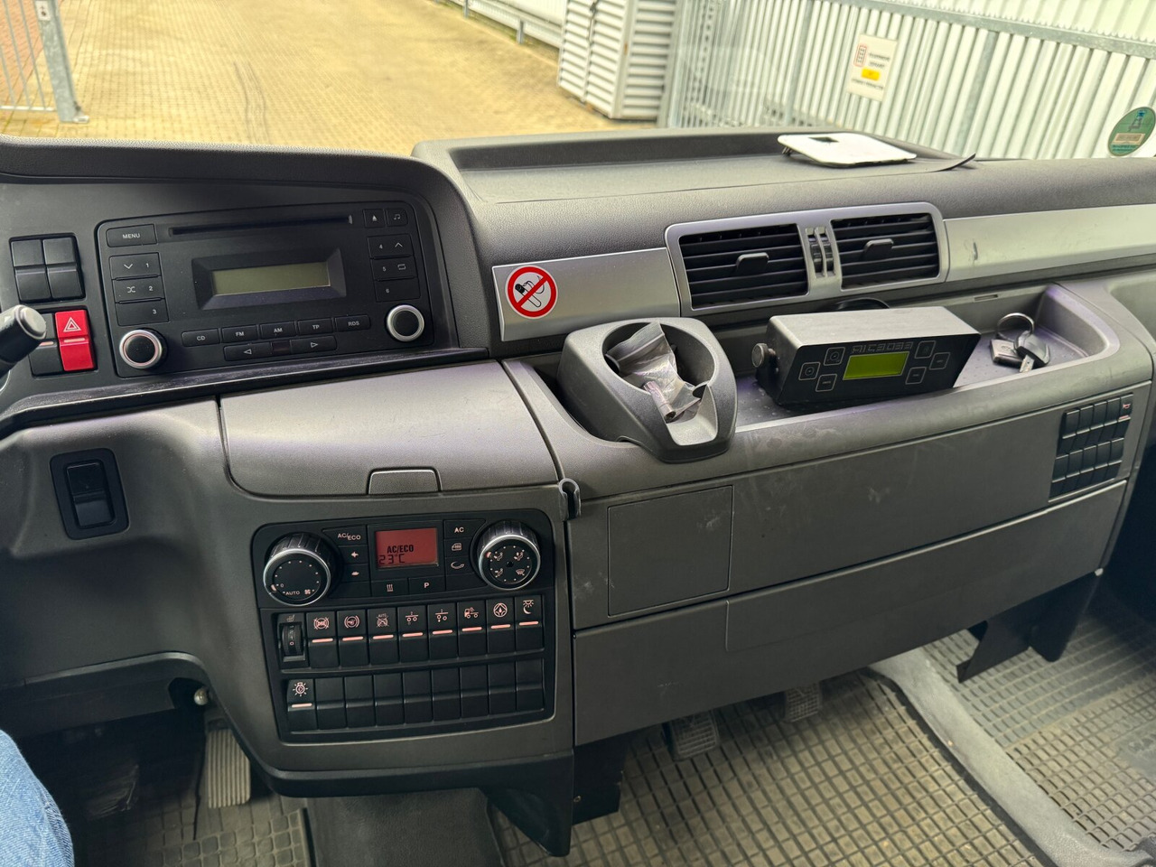 MAN TGX 18.360 4x2 BLS TGX 18.360 4x2 BLS, Fahrschulausstattung - Тягач: фото 4 MAN TGX 18.360 4x2 BLS TGX 18.360 4x2 BLS, Fahrschulausstattung - Тягач: фото 4