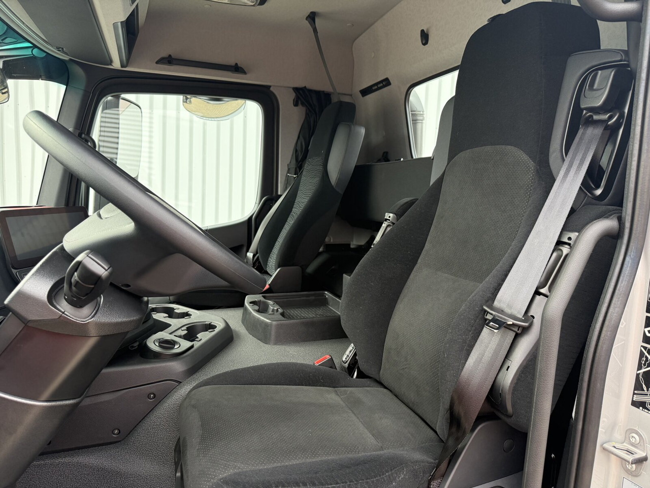 Mercedes-Benz Arocs 1853 AS 4x4 Arocs 1853 AS 4x4, Retarder, MultimediaCockpit, Navi - Тягач: фото 4 Mercedes-Benz Arocs 1853 AS 4x4 Arocs 1853 AS 4x4, Retarder, MultimediaCockpit, Navi - Тягач: фото 4