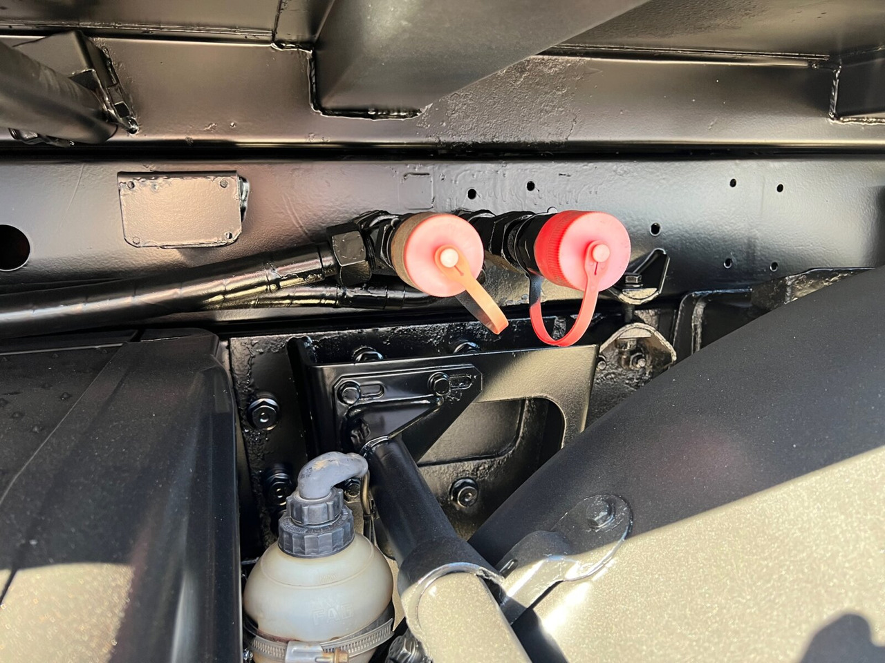 Unimog U 300 4x4 U 300 4x4, Kipper, Kommunalhydraulik, VarioPilot, Zapfwelle - Самосвал, Коммунальная/ Специальная техника: фото 4 Unimog U 300 4x4 U 300 4x4, Kipper, Kommunalhydraulik, VarioPilot, Zapfwelle - Самосвал, Коммунальная/ Специальная техника: фото 4