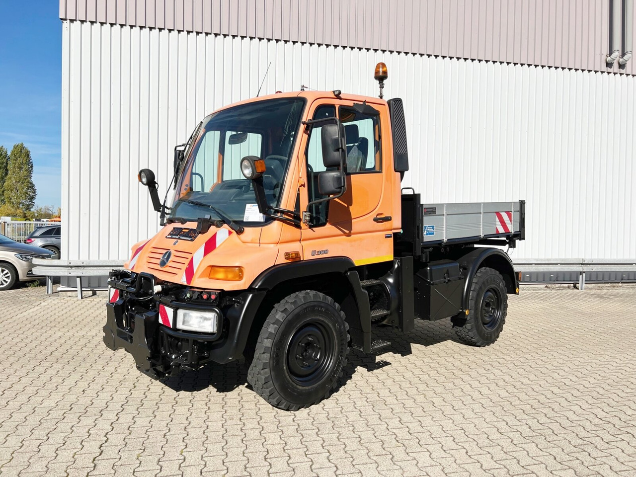 Unimog U 300 4x4 U 300 4x4, Kipper, Kommunalhydraulik, VarioPilot, Zapfwelle - Самосвал, Коммунальная/ Специальная техника: фото 1 Unimog U 300 4x4 U 300 4x4, Kipper, Kommunalhydraulik, VarioPilot, Zapfwelle - Самосвал, Коммунальная/ Специальная техника: фото 1