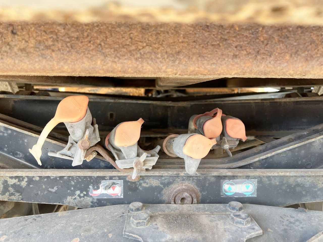 Unimog U84 406 4x4 U84 406 4x4, Kommunalhydraulik, Zapfwelle vorn & hinten, EX-Kommune - Самосвал, Коммунальная/ Специальная техника: фото 4 Unimog U84 406 4x4 U84 406 4x4, Kommunalhydraulik, Zapfwelle vorn & hinten, EX-Kommune - Самосвал, Коммунальная/ Специальная техника: фото 4